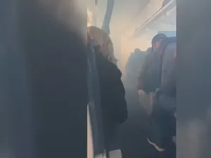Pesawat Boeing 717 Ini Balik Kanan dan Dievakuasi, Kabin Dipenuhi Asap