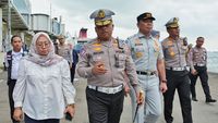 Potret Kakorlantas Tinjau Pelabuhan Tanjung Perak, Pastikan Kesiapan Operasi Ketupat 2025