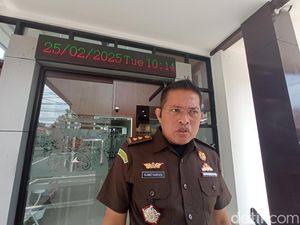 Kejari Panggil 8 Orang Pihak Sekolah soal Potongan PIP di SMAN 7 Cirebon Kejari Panggil 8 Orang Pihak Sekolah soal Potongan PIP di SMAN 7 Cirebon