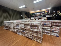 Duit Setengah Triliun Hasil Sitaan Kasus Impor Gula Digelar Kejagung