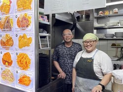 Mantan Chef Hotel Ini Pilih Jadi Penjual Makanan di Foodcourt