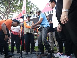 Pimpin Kerja Bakti Massal di Bali, Gus Ipul: Masa Kalah Sama Sampah