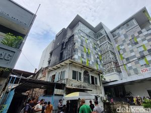 7 Fakta Kebakaran di Glodok: Hotel Kena Imbas Sampai Tamu Dievakuasi 7 Fakta Kebakaran di Glodok: Hotel Kena Imbas Sampai Tamu Dievakuasi