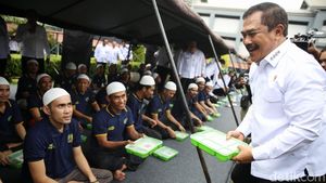 Momen Menteri Imipas Makan Siang Bareng Warga Binaan di Rutan Cipinang
