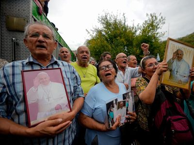 Paus Fransiskus Kritis, Warga Argentina Berkumpul Doakan Kesembuhannya