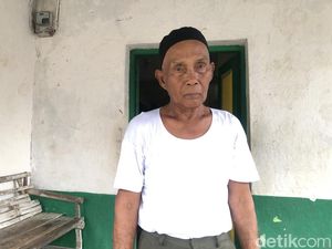 Jemaah Tarekat Naqsabandiyah di Padang Mulai Puasa Pertama pada 27 Februari