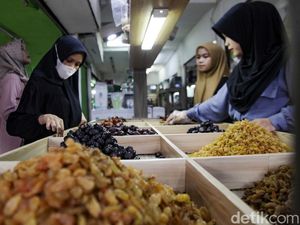 Permintaan Kurma Meningkat Jelang Ramadan Permintaan Kurma Meningkat Jelang Ramadan