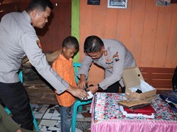 Kapolres Grobogan Bantu Bocah yang Hidup Bersama Ibu Gangguan Jiwa
