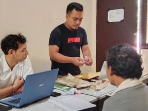 Empat Pengguna Ganja Ditangkap di Kampung Bebas Narkoba Lombok Timur Empat Pengguna Ganja Ditangkap di Kampung Bebas Narkoba Lombok Timur