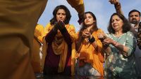 Potret Artis Bollywood Mandi Suci Rayakan Festival Maha Kumbh Mela