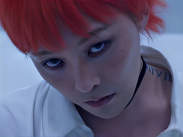 Potret G-Dragon di video klip 'DRAMA'