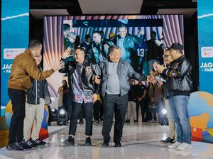 Gaya Trendi Raffi Ahmad Pakai Jaket Kulit Buatan Lokal, Segini Harganya! Gaya Trendi Raffi Ahmad Pakai Jaket Kulit Buatan Lokal, Segini Harganya!