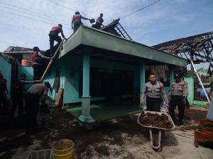 Rumah, Masjid dan Puskesmas Rusak Diterjang Angin Kencang di Klaten Rumah, Masjid dan Puskesmas Rusak Diterjang Angin Kencang di Klaten