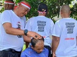 Kades Kohod Ditahan, Warga Tangerang Ramai-ramai Cukur Gundul