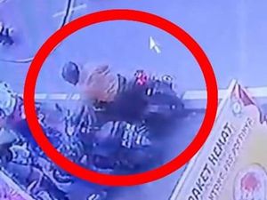Wanita Dijambret Pemotor Saat Beli Ikan di Makassar, Laptop Raib Wanita Dijambret Pemotor Saat Beli Ikan di Makassar, Laptop Raib