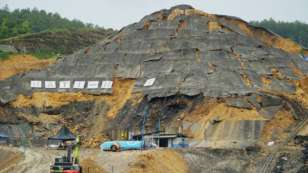 Tebing Bendungan Bagong Trenggalek Longsor Tebing Bendungan Bagong Trenggalek Longsor