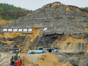 Tebing Bendungan Bagong Trenggalek Longsor