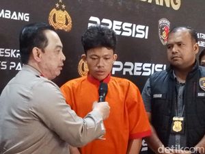 Video: Tampang Pelaku Begal Sopir Taksi Online di Palembang Video: Tampang Pelaku Begal Sopir Taksi Online di Palembang