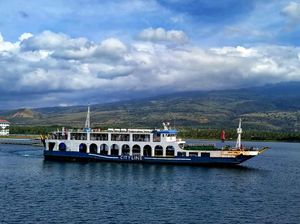 Kapal di Kayangan-Poto Tano Dilarang Tarik Biaya Mengecas HP-Sewakan Matras Kapal di Kayangan-Poto Tano Dilarang Tarik Biaya Mengecas HP-Sewakan Matras