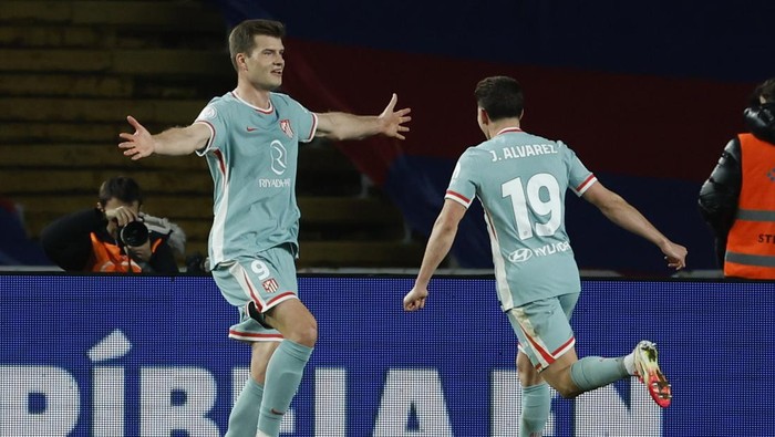 Alexander Sorloth Atletico Madrids Alexander Sorloth, left, and Julian Alvarez celebrate after a goal during a Spanish Copa del Rey, or Kings Cup, the semi-final soccer match between Barcelona and Atletico Madrid in Barcelona, Spain, Tuesday, Feb. 25, 2025. AP Photo/Joan Monfort)