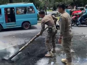 Demo Taksi Online di Depan Kantor Gubernur Sulsel Bubar, Lalu Lintas Lancar Demo Taksi Online di Depan Kantor Gubernur Sulsel Bubar, Lalu Lintas Lancar