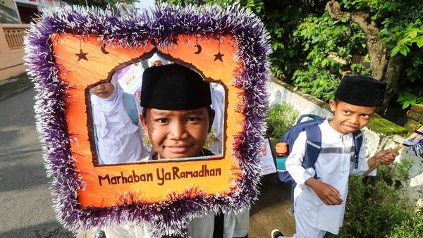 Antusias Pelajar Gelar Pawai Sambut Ramadan