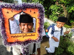 Antusias Pelajar Gelar Pawai Sambut Ramadan Antusias Pelajar Gelar Pawai Sambut Ramadan