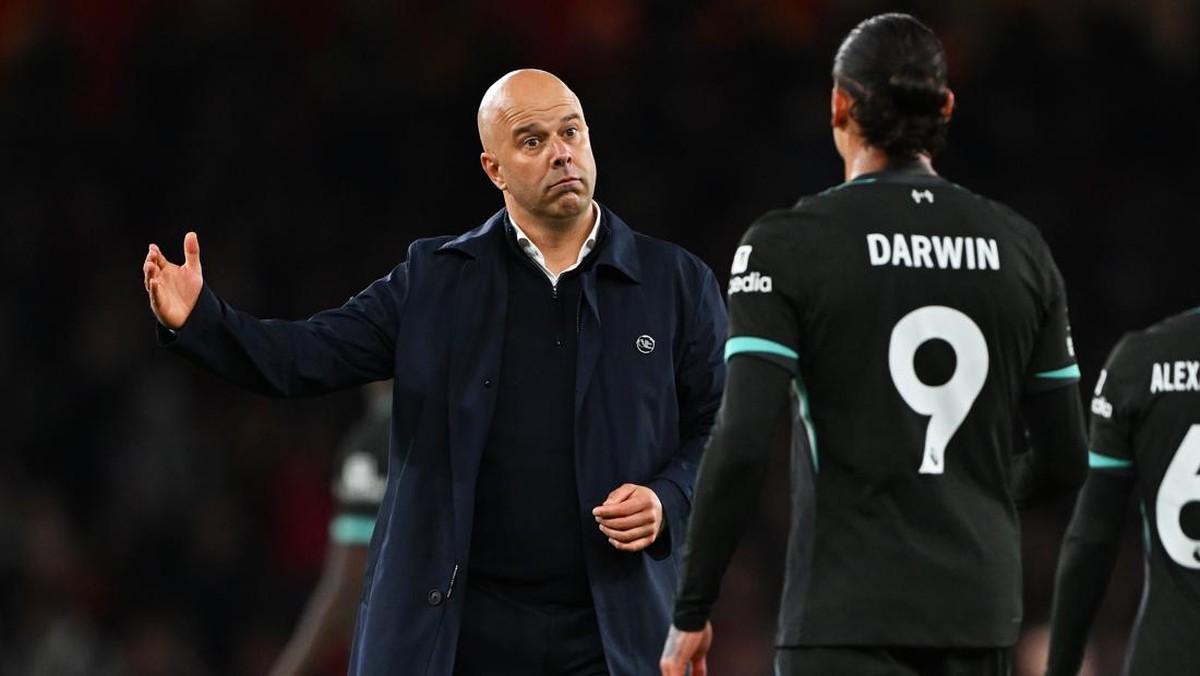 Manajer Liverpool, Arne Slot dan Darwin Nunez. (Foto: Shaun Botterill/Getty Images)