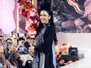 8 Artis Jadi Model Baju Lebaran 2025, Maia Hingga Wulan Guritno Catwalk 8 Artis Jadi Model Baju Lebaran 2025, Maia Hingga Wulan Guritno Catwalk