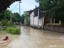 Bengawan Solo Meluap Banjiri Jalanan Dusun Mojopencol Bojonegoro