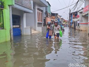Ribuan Warga Terdampak Banjir Dayeuhkolot, Lansia-Balita Terpaksa Ngungsi Ribuan Warga Terdampak Banjir Dayeuhkolot, Lansia-Balita Terpaksa Ngungsi