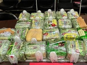 Sabu 24,8 Kg yang Disimpan dalam Ban Serep Diambil dari Aceh-Diedarkan di Jawa Sabu 24,8 Kg yang Disimpan dalam Ban Serep Diambil dari Aceh-Diedarkan di Jawa