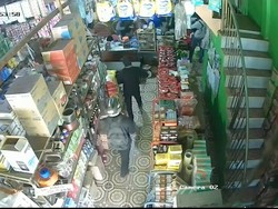 Video CCTV Aksi 8 Perampok Bersenpi Gasak Warung di Musi Banyuasin Sumsel