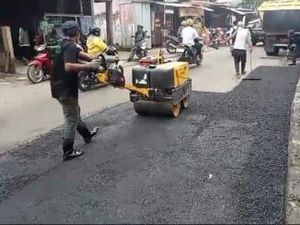 Kerap Dikeluhkan Warga, Jalan Tegar Beriman Bogor Diperbaiki Kerap Dikeluhkan Warga, Jalan Tegar Beriman Bogor Diperbaiki