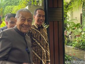 Bertemu Mahathir, Iriana Jokowi Tanya Resep Tetap Bugar di Usia Seabad Bertemu Mahathir, Iriana Jokowi Tanya Resep Tetap Bugar di Usia Seabad