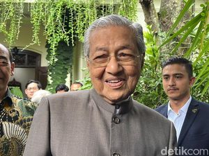Bertemu Jokowi, Mahathir Kenang Momen Hadiri Pemakaman Soeharto di Solo Bertemu Jokowi, Mahathir Kenang Momen Hadiri Pemakaman Soeharto di Solo