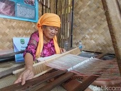 Kisah Mak Maya Penjaga Tradisi Tenun Gadod di Majalengka