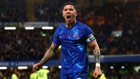 Enzo Fernandez menjadi motor serangan Chelsea musim ini. Meski The Blues kesulitan, gelandang Argentina itu tampil konsisten di lini tengah, dan membuatnya dikaitkan dengan Real Madrid. (Foto: Getty Images/Chris Brunskill/Fantasista)