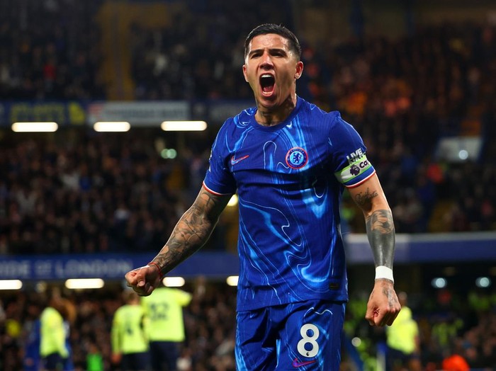 LONDON, ENGLAND - FEBRUARY 25: Enzo Fernandez of Chelsea celebrates  the opening goal during the Premier League match between Chelsea FC and Southampton FC at Stamford Bridge on February 25, 2025 in London, England. (Photo by Chris Brunskill/Fantasista/Getty Images)