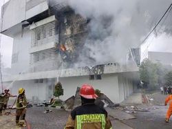 Respons Bobby soal Kantor Disdik Sumut Terbakar gegara Puntung Rokok