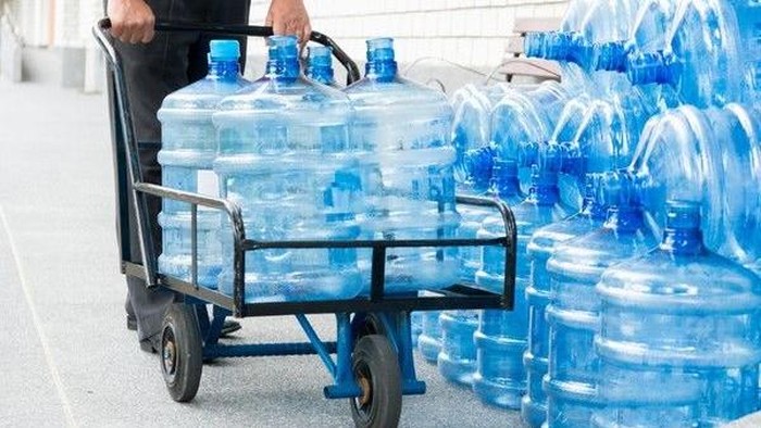 Industri AMDK Punya Standar Internal Ketat Jaga Keamanan Galon Guna Ulang Ilustrasi Galon Air Mineral AMDK