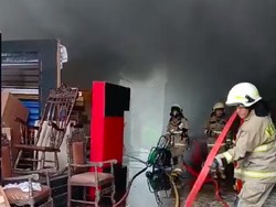Gudang Properti Syuting di Meruya Jakbar Kebakaran, Asap Tebal Mengepul