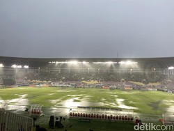Lapangan Tergenang, Laga Babak Kedua PSIM Vs Bhayangkara Ditunda Sejam