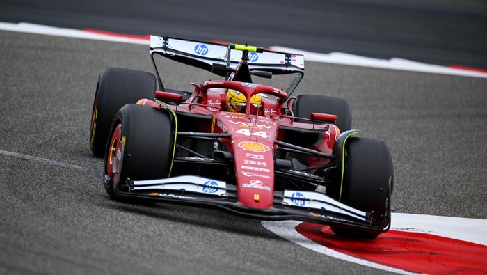 BAHRAIN, BAHRAIN - FEBRUARY 26: Lewis Hamilton of Great Britain driving the (44) Scuderia Ferrari SF-25 drives on track during day one of F1 Testing at Bahrain International Circuit on February 26, 2025 in Bahrain, Bahrain. (Photo by Clive Mason/Getty Images)