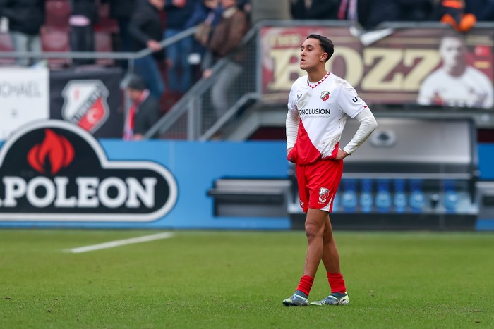 miliano jonathans utrecht eredivisie liga belanda UTRECHT, NETHERLANDS - FEBRUARY 9: Miliano Jonathans of FC Utrecht is disappointed about the lose during the Dutch Eredivisie match between FC Utrecht and Almere City FC at Stadion de Galgenwaard on February 9, 2025 in Utrecht, Netherlands. (Photo by Ben Gal/BSR Agency/Getty Images)