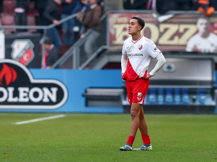 UTRECHT, NETHERLANDS - FEBRUARY 9: Miliano Jonathans of FC Utrecht is disappointed about the lose during the Dutch Eredivisie match between FC Utrecht and Almere City FC at Stadion de Galgenwaard on February 9, 2025 in Utrecht, Netherlands. (Photo by Ben Gal/BSR Agency/Getty Images)