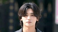 7 Foto Park Hyung Sik Jadi Aktor Termahal Korea, Gantikan Kim Soo Hyun