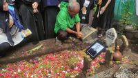 Momen Haru Pemakaman Legenda Sepak Bola Bejo Sugiantoro