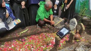 Momen Haru Pemakaman Legenda Sepak Bola Bejo Sugiantoro