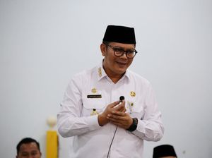 Pemkot Tangerang Bagikan 5.472 Sembako, Wawalkot: Hasil Gotong Royong ASN Pemkot Tangerang Bagikan 5.472 Sembako, Wawalkot: Hasil Gotong Royong ASN